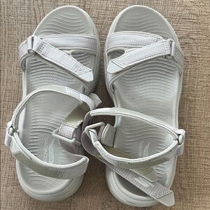 Skechers Archfit Women's Light Gray Strappy Sandals